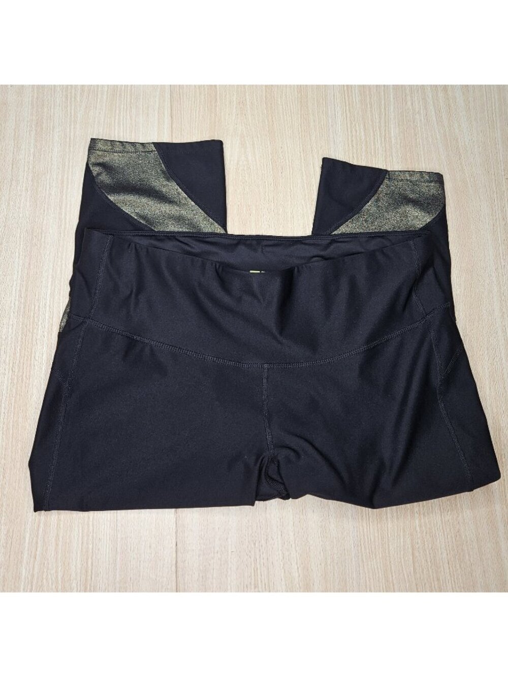 Xersion Womens New Black Capri Athletic Leggings Gold Detail XL
